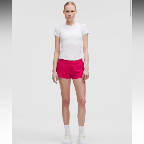 Lululemon Hotty Hot‎ Low-Rise Lined Short 2.5" Pink Dragonfruit - Picture 1 of 6